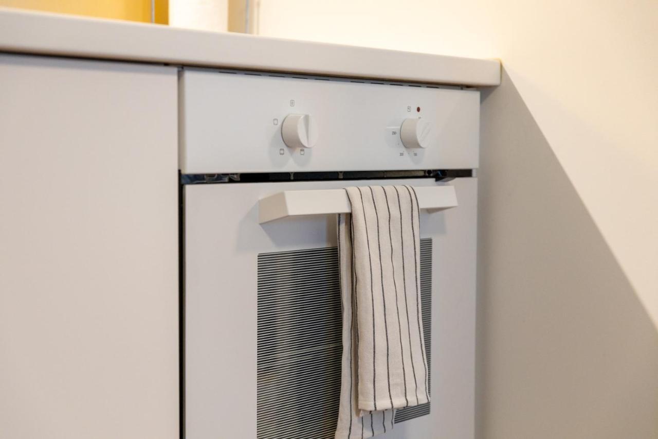 Апартаменты Charming 1Br In Superb Location, Free Parking & Wi-Fi Таллин Экстерьер фото