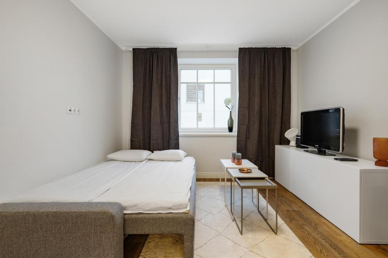 Апартаменты Charming 1Br In Superb Location, Free Parking & Wi-Fi Таллин Экстерьер фото