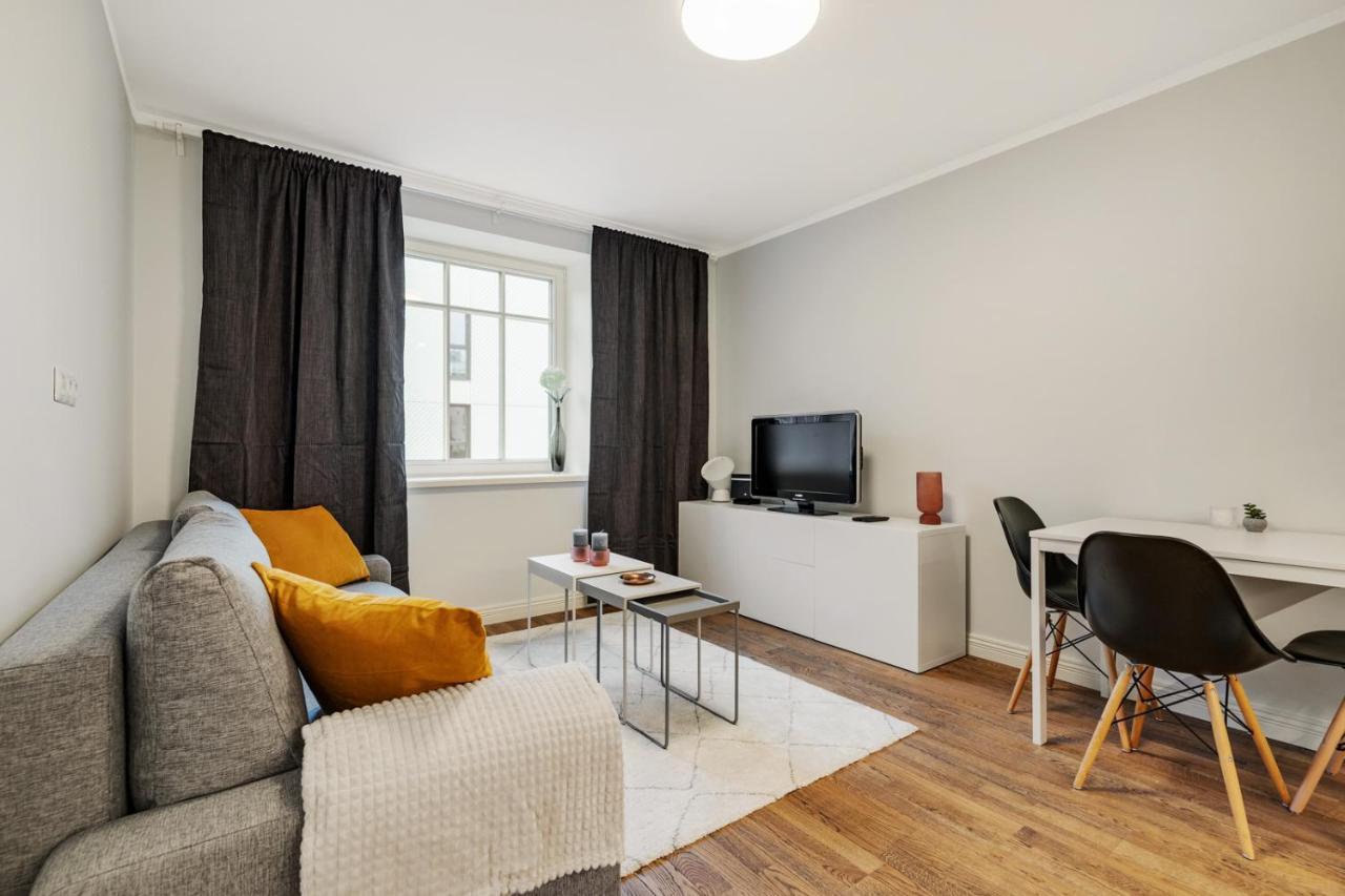 Апартаменты Charming 1Br In Superb Location, Free Parking & Wi-Fi Таллин Экстерьер фото