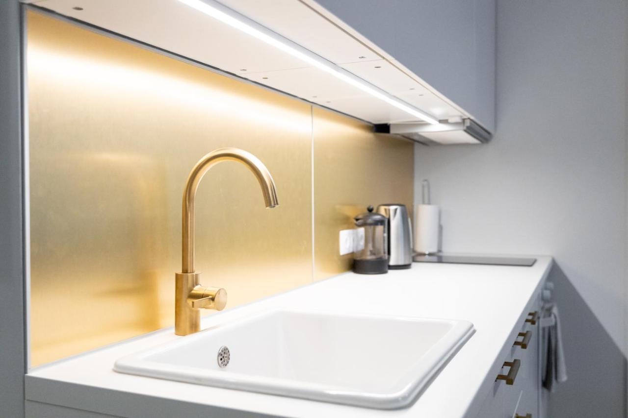 Апартаменты Charming 1Br In Superb Location, Free Parking & Wi-Fi Таллин Экстерьер фото