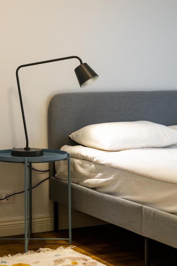 Апартаменты Charming 1Br In Superb Location, Free Parking & Wi-Fi Таллин Экстерьер фото